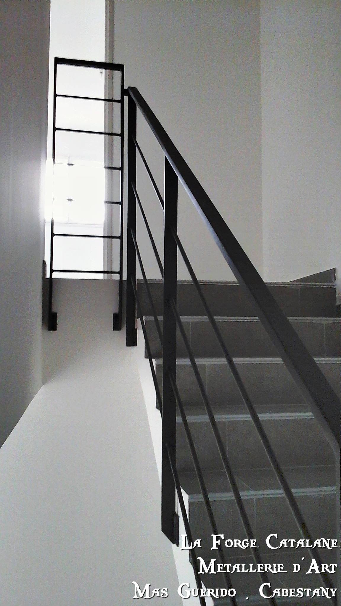 Rampant lisses horizontales ronde main courante fer plat forge catalane 6.jpg